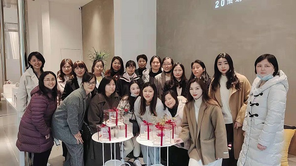 巧手做烘焙，，，，甜蜜好时光——地产集团工会举行妇女节主题烘焙活动