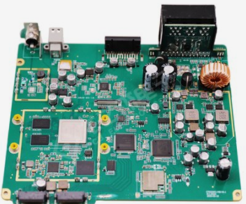 通过安排PCB元件改善电路板的EMI